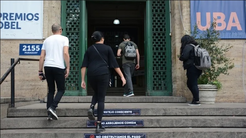 Imagen de entrada a facultad medicina